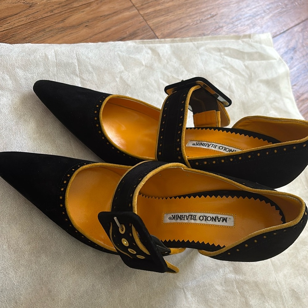 MONOLO BLAHNIK NEW SIZE 38.5